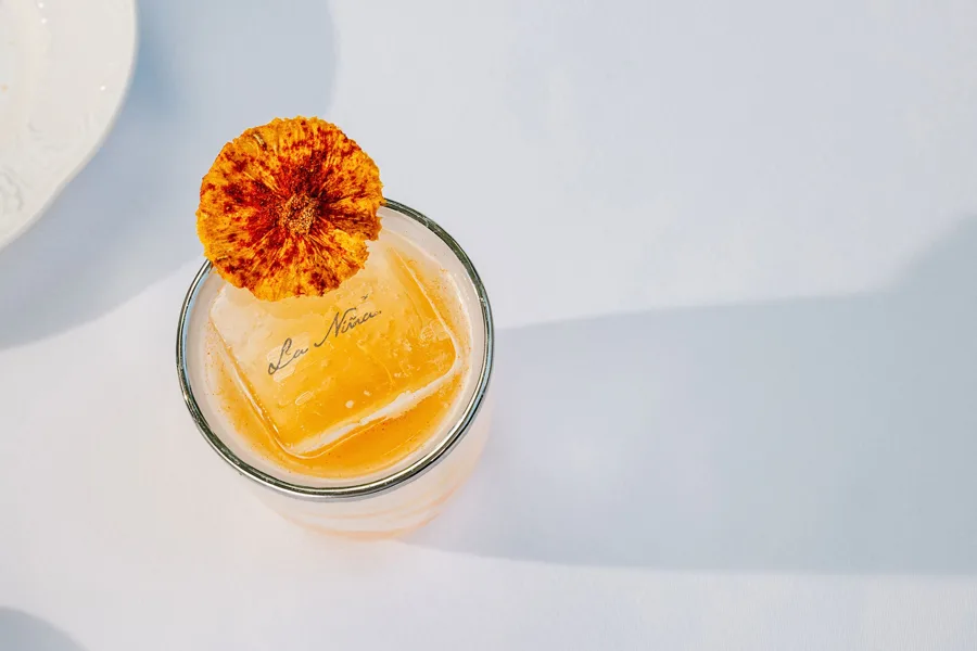 Drink, high key light. Food photography in Dubai by Artur Begel