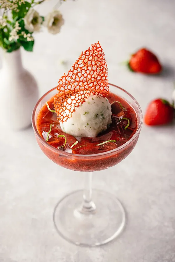 Drink, high key light. Food photography in Dubai by Artur Begel