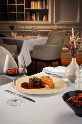 Dish, high key light. Food photography in Dubai by Artur Begel