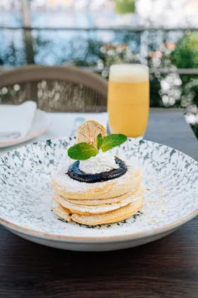 Dish, high key light. Food photography in Dubai by Artur Begel