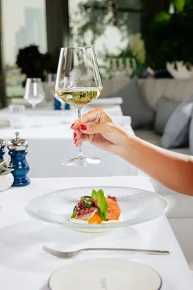 Dish, high key light. Food photography in Dubai by Artur Begel