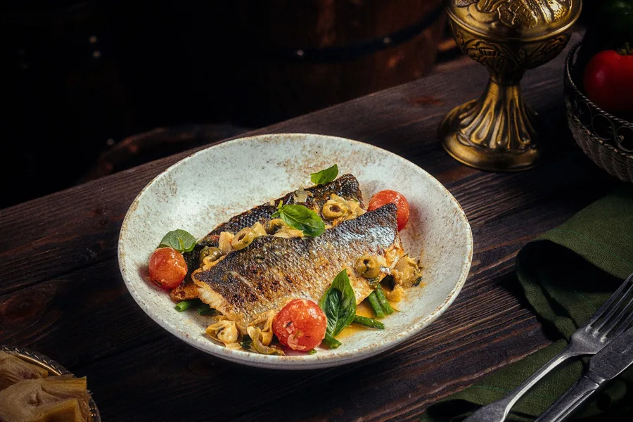 Dish, low key light. Food photography in Dubai by Artur Begel