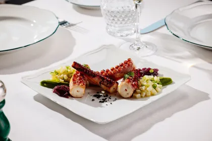 Dish, high key light. Food photography in Dubai by Artur Begel
