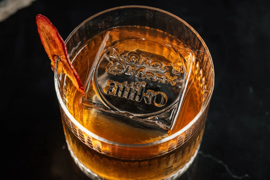 Drink, low key light. Food photography in Dubai by Artur Begel
