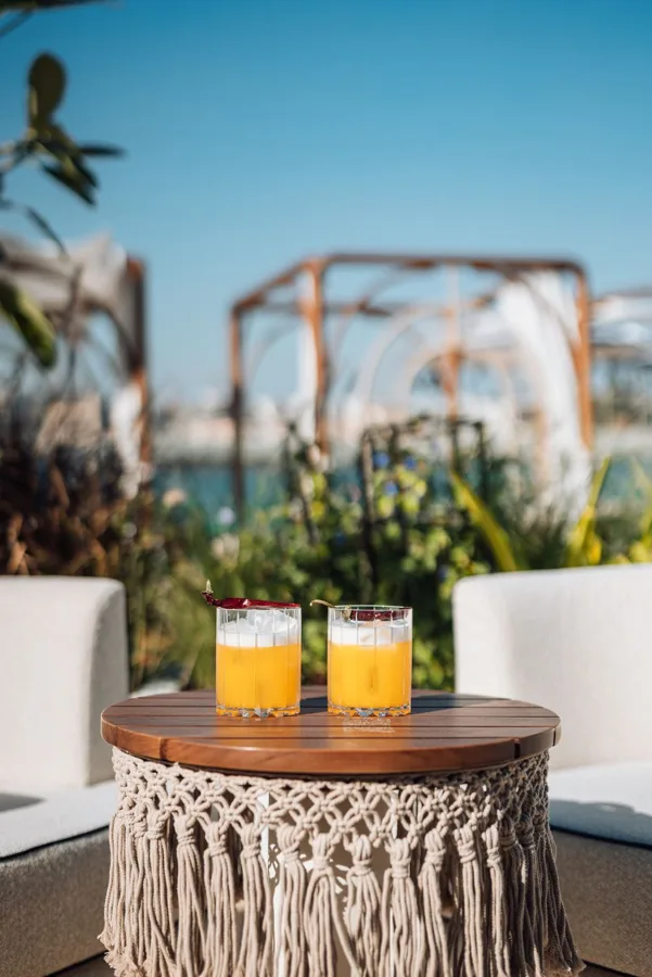 Drink, high key light. Food photography in Dubai by Artur Begel