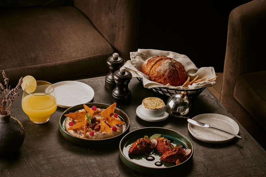 Dish, low key light. Food photography in Dubai by Artur Begel