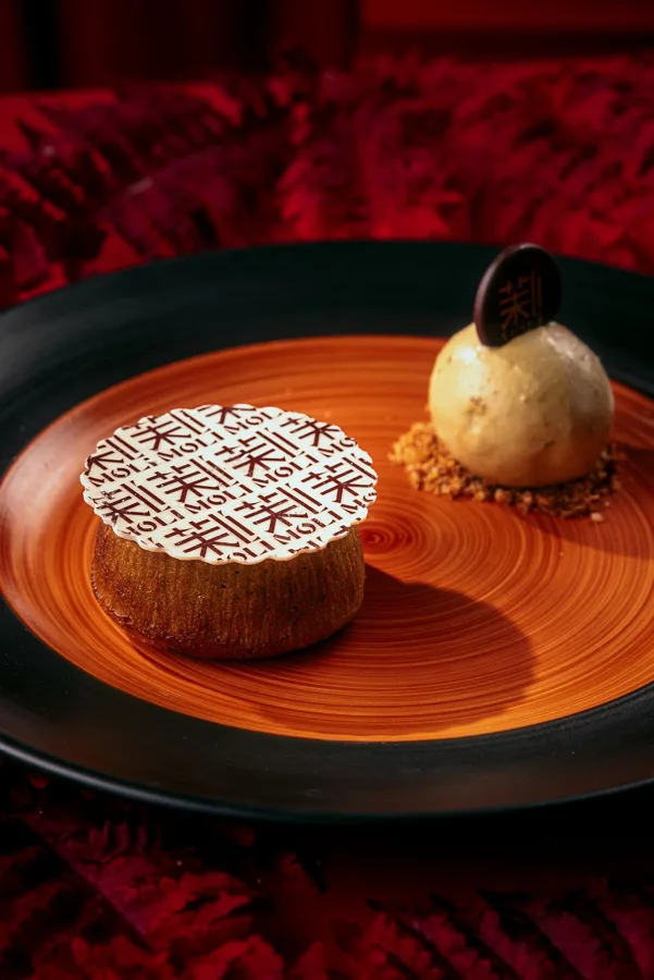 Dish, low key light. Food photography in Dubai by Artur Begel
