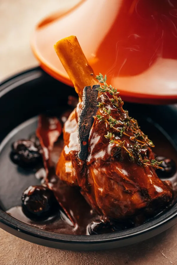 Dish, low key light. Food photography in Dubai by Artur Begel