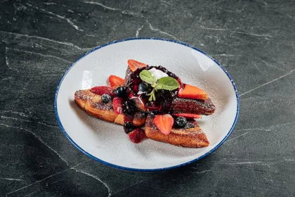 Dish, low key light. Food photography in Dubai by Artur Begel