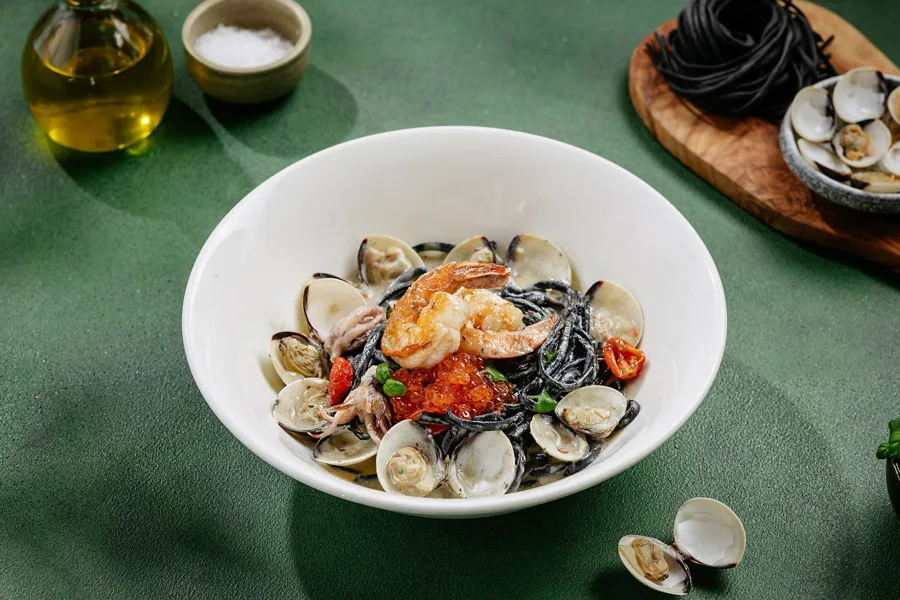 Dish, low key light. Food photography in Dubai by Artur Begel