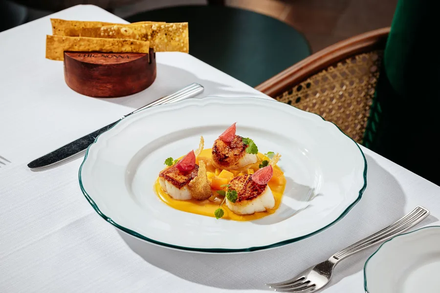 Dish, high key light. Food photography in Dubai by Artur Begel