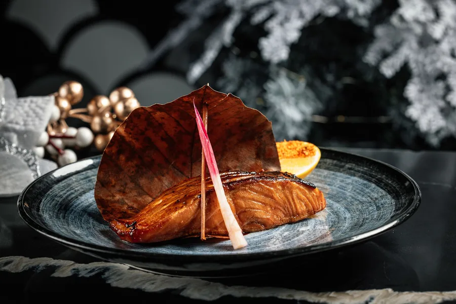 Dish, low key light. Food photography in Dubai by Artur Begel