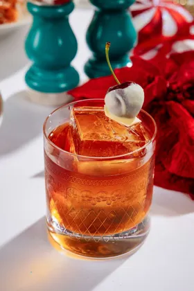 Drink, high key light. Food photography in Dubai by Artur Begel