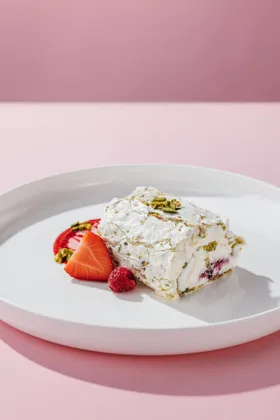 Dish, high key light. Food photography in Dubai by Artur Begel
