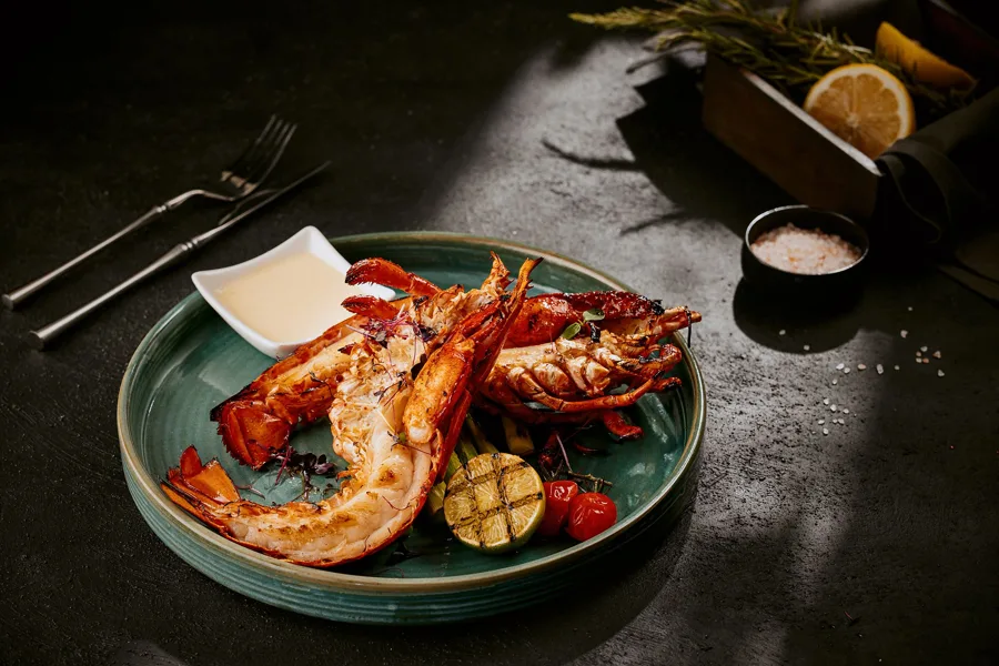 Dish, low key light. Food photography in Dubai by Artur Begel