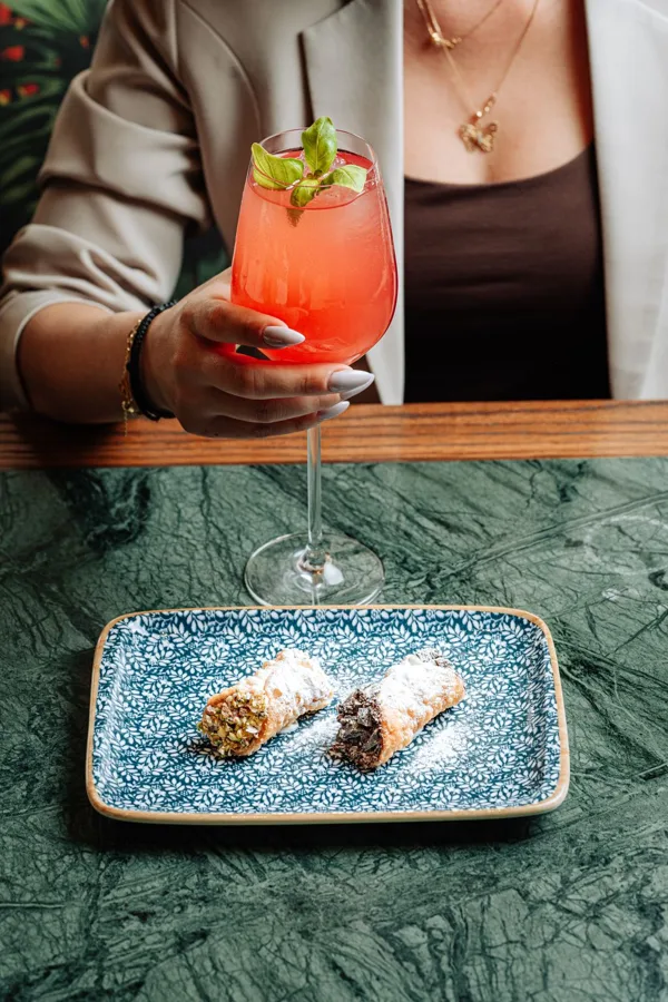 Drink, high key light. Food photography in Dubai by Artur Begel