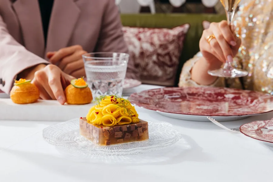 Dish, high key light. Food photography in Dubai by Artur Begel