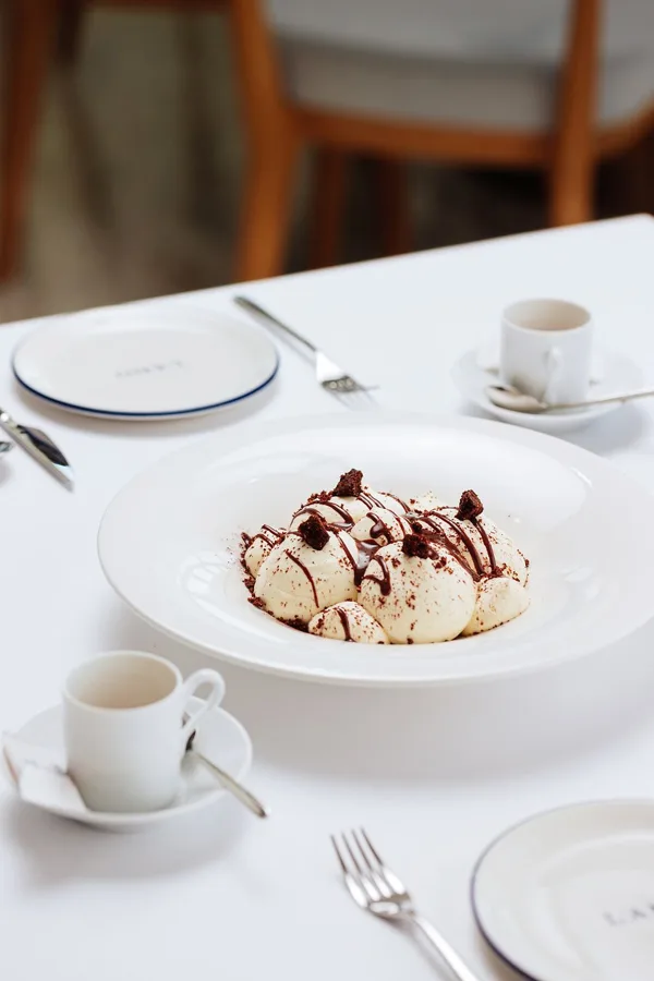 Dish, high key light. Food photography in Dubai by Artur Begel