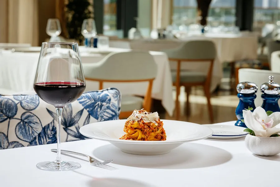 Dish, high key light. Food photography in Dubai by Artur Begel