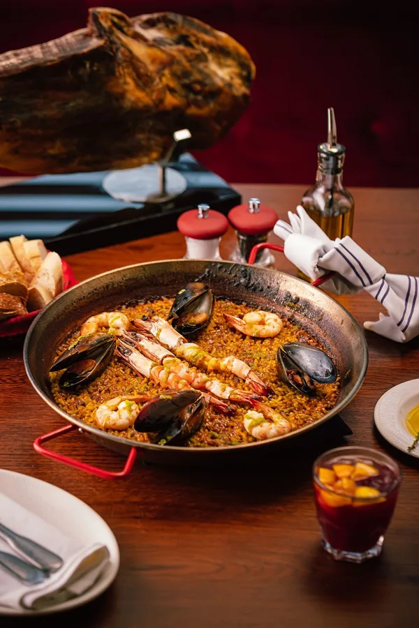 Dish, low key light. Food photography in Dubai by Artur Begel