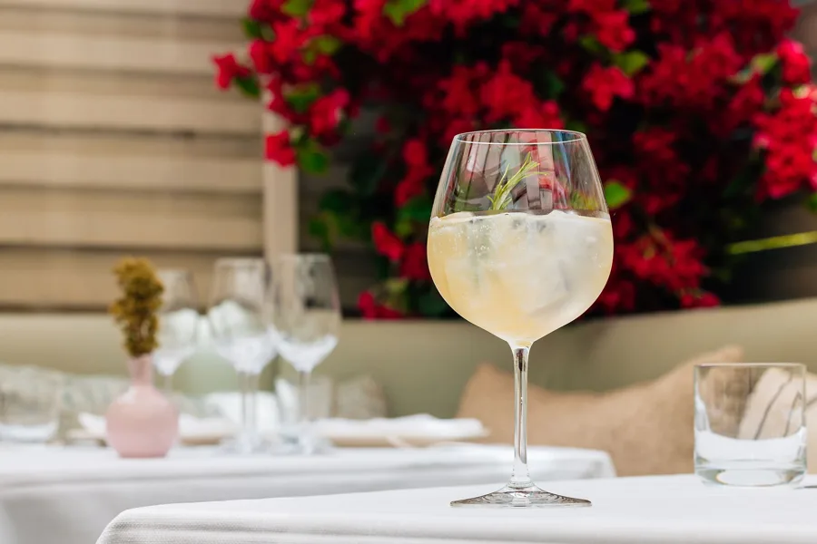 Drink, high key light. Food photography in Dubai by Artur Begel