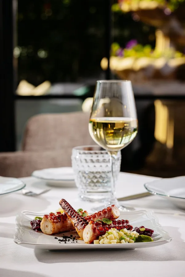Dish, high key light. Food photography in Dubai by Artur Begel