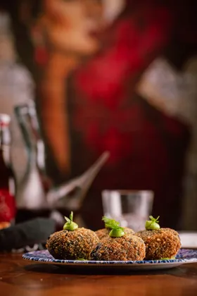 Dish, low key light. Food photography in Dubai by Artur Begel