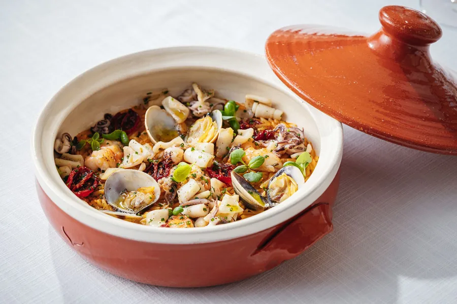 Dish, high key light. Food photography in Dubai by Artur Begel