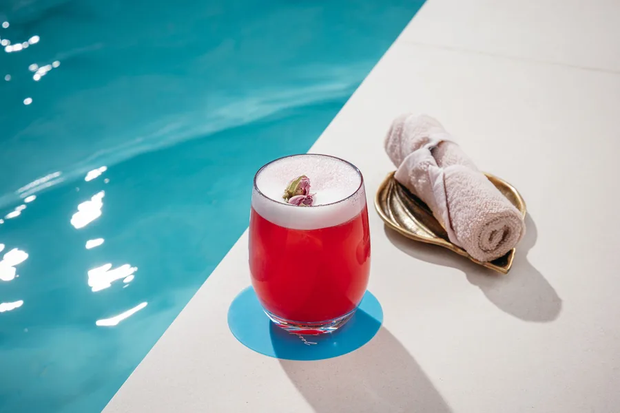 Drink, high key light. Food photography in Dubai by Artur Begel