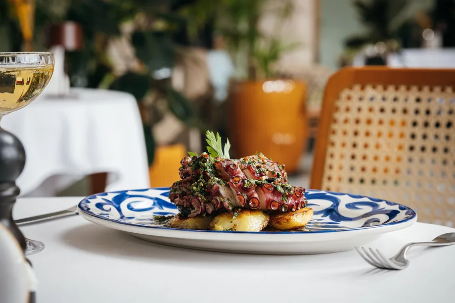 Dish, high key light. Food photography in Dubai by Artur Begel