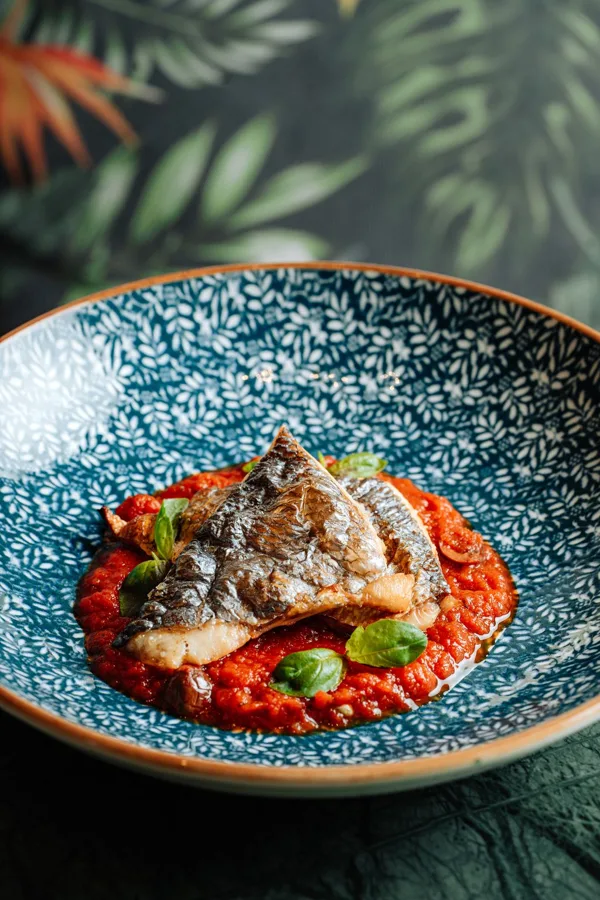 Dish, low key light. Food photography in Dubai by Artur Begel