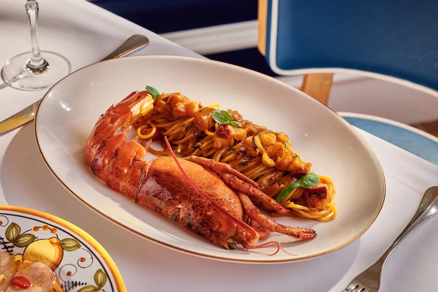 Restaurant photography in Dubai: Scalini, editorial light. Photo by Artur Begel