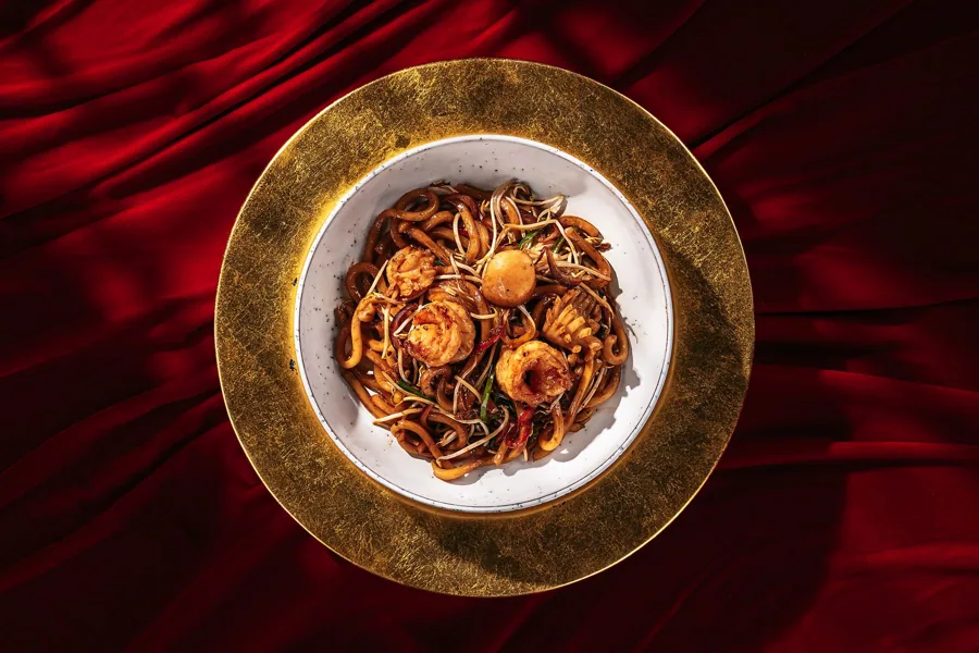 Restaurant photography in Dubai: Moli, low key light. Photo by Artur Begel