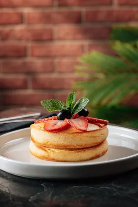 Dish at Joe's Backyard, natural light. Food photography in Dubai by Artur Begel