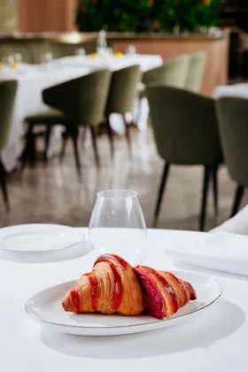 Dish at La Famiglia restaurant, natural light. Food photography in Dubai by Artur Begel