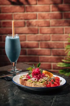 Dish at Joe's Backyard, hard flash light. Food photography in Dubai by Artur Begel