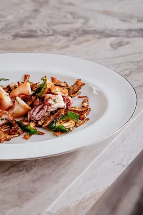 Dish at La Famiglia restaurant, hard flash light. Food photography in Dubai by Artur Begel