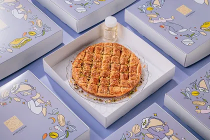 Dish at Al Mukhtar Bakery, hard flash light. Food photography in Dubai by Artur Begel