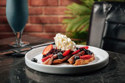 Dish at Joe's Backyard, hard flash light. Food photography in Dubai by Artur Begel