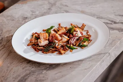 Dish at La Famiglia restaurant, hard flash light. Food photography in Dubai by Artur Begel