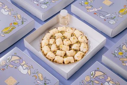 Dish at Al Mukhtar Bakery, hard flash light. Food photography in Dubai by Artur Begel