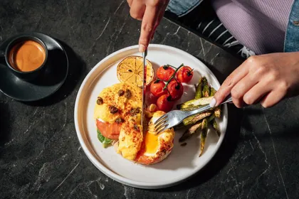 Dish at Joe's Backyard, hard flash light. Food photography in Dubai by Artur Begel
