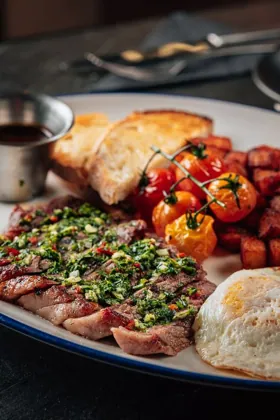 Dish at Joe's Backyard, hard flash light. Food photography in Dubai by Artur Begel