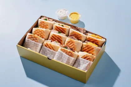 Dish at Al Mukhtar Bakery, high key light. Food photography in Dubai by Artur Begel